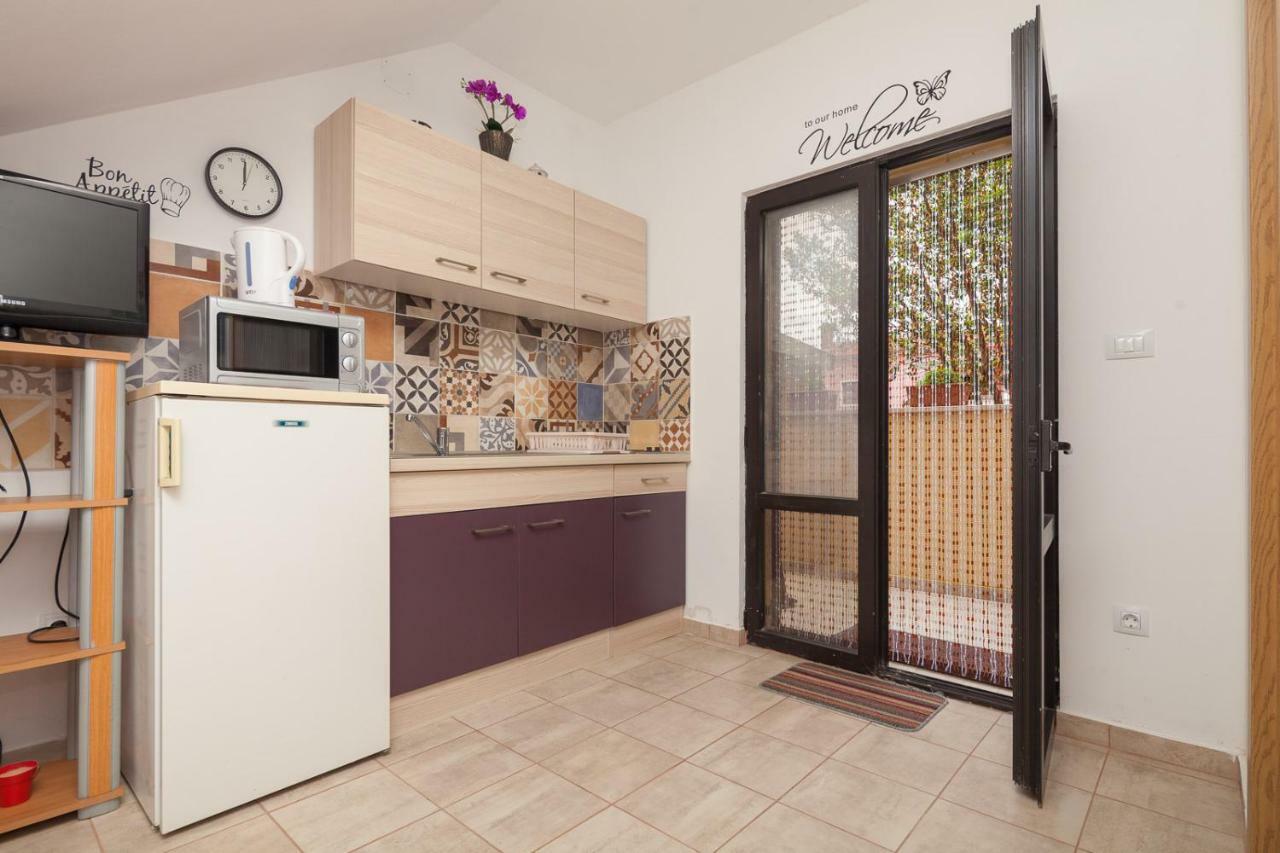 Miramare Appartement Pomer Buitenkant foto