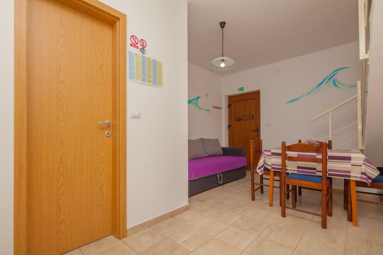 Miramare Appartement Pomer Buitenkant foto