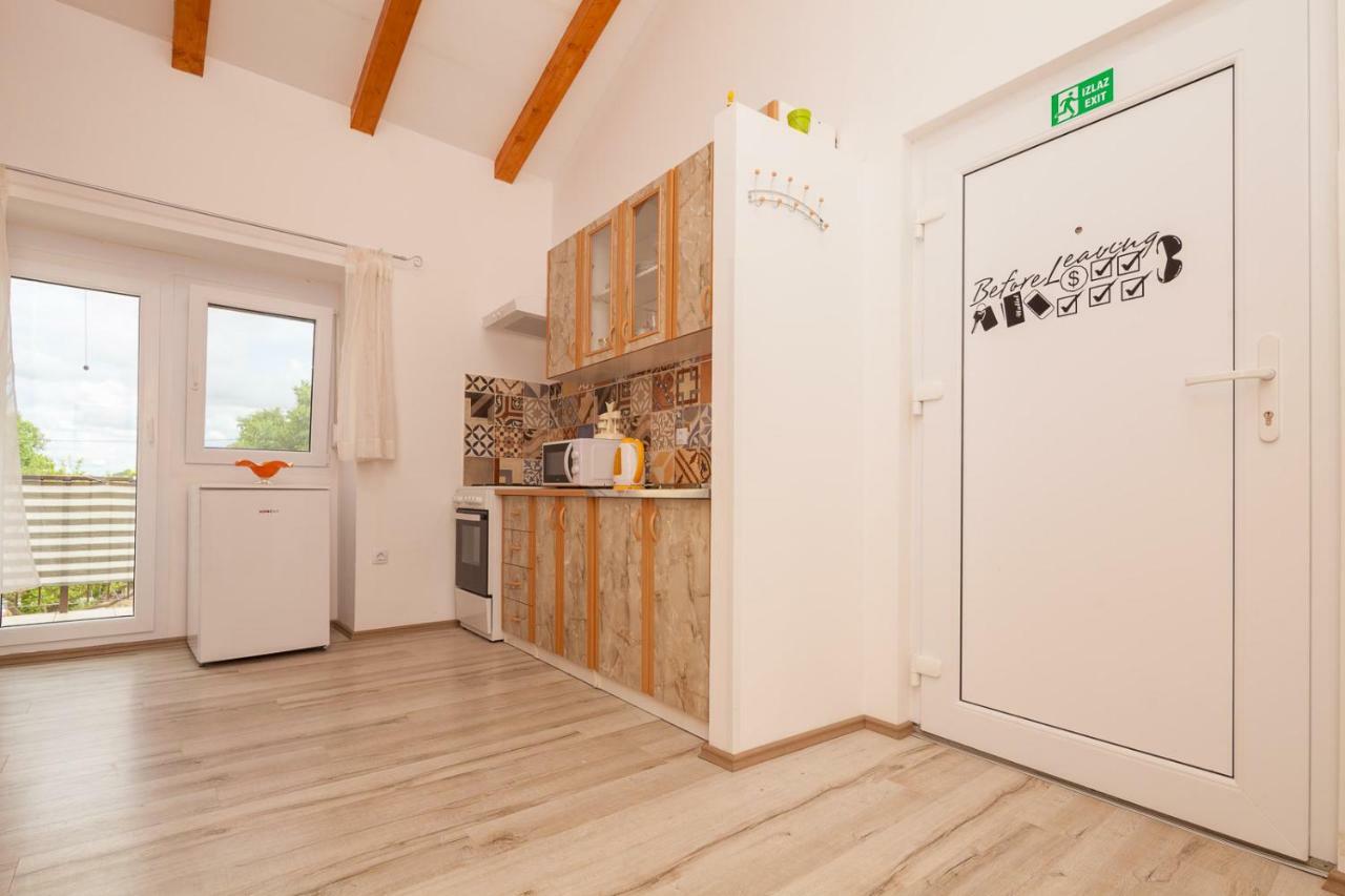 Miramare Appartement Pomer Buitenkant foto