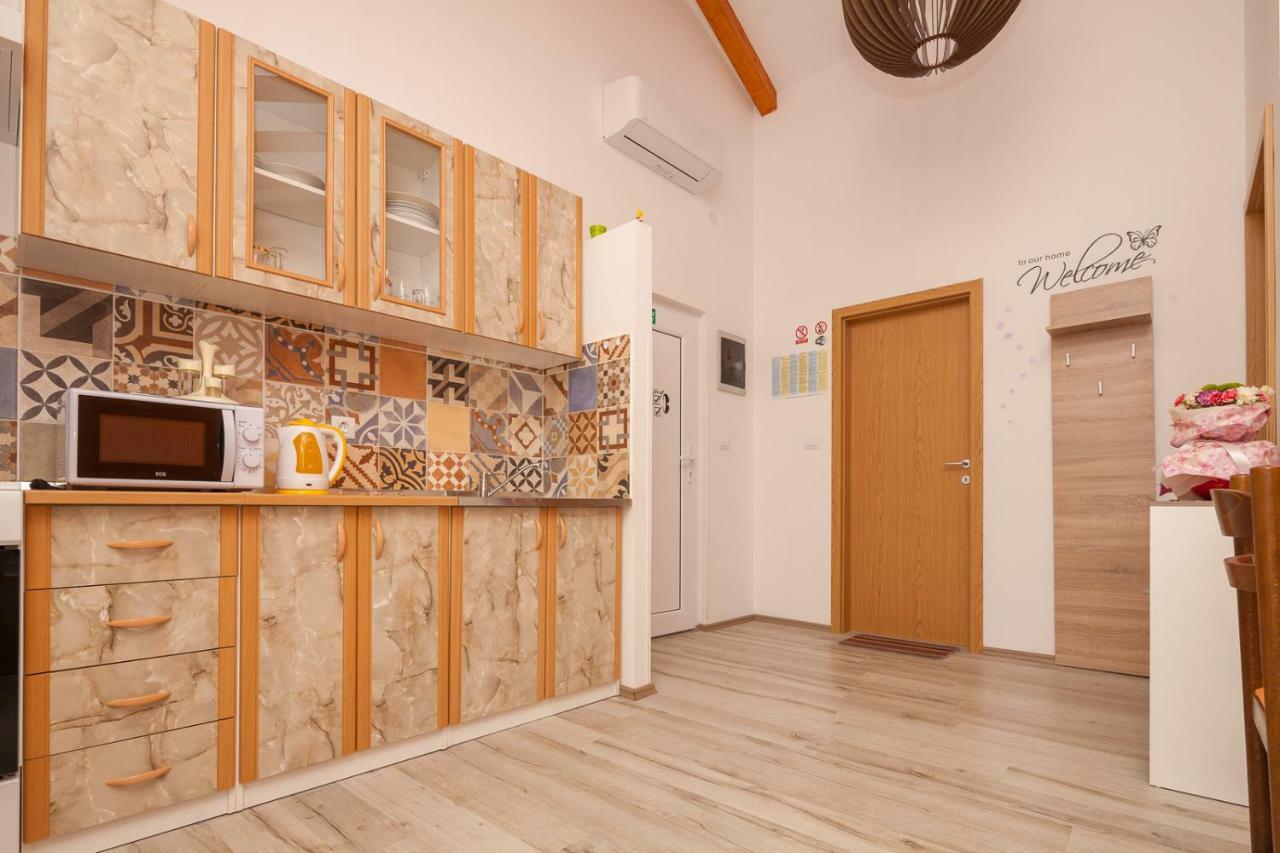 Miramare Appartement Pomer Buitenkant foto